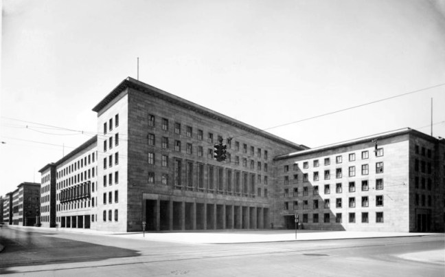 bundesarchiv_bild_146-1979-074-36a,_berlin,_reichsluftfahrtministerium (1)